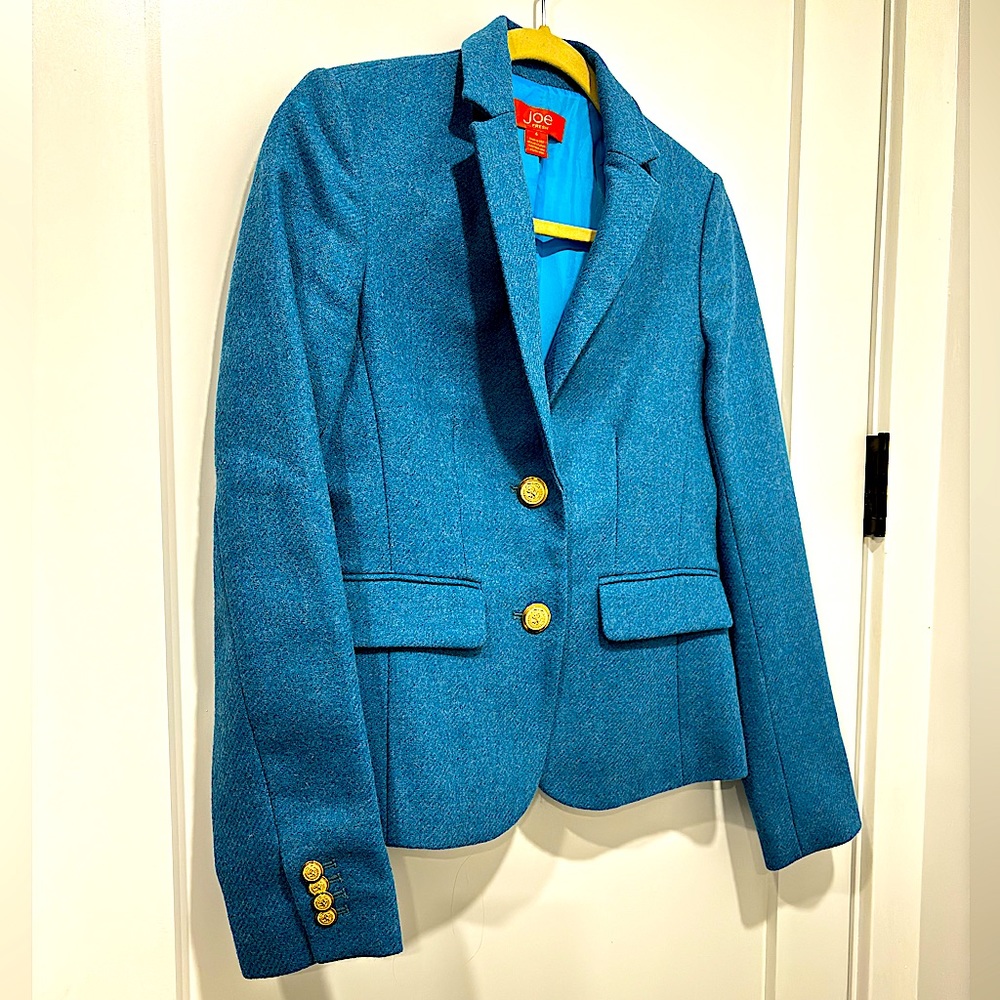 Blue wool elegant spring blazer.